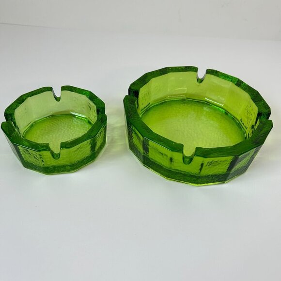 Vintage Blenko Green Glass Ashtray Set of 2 Heavy Round Pebbled Retro 4" & 6" - Picture 3 of 9